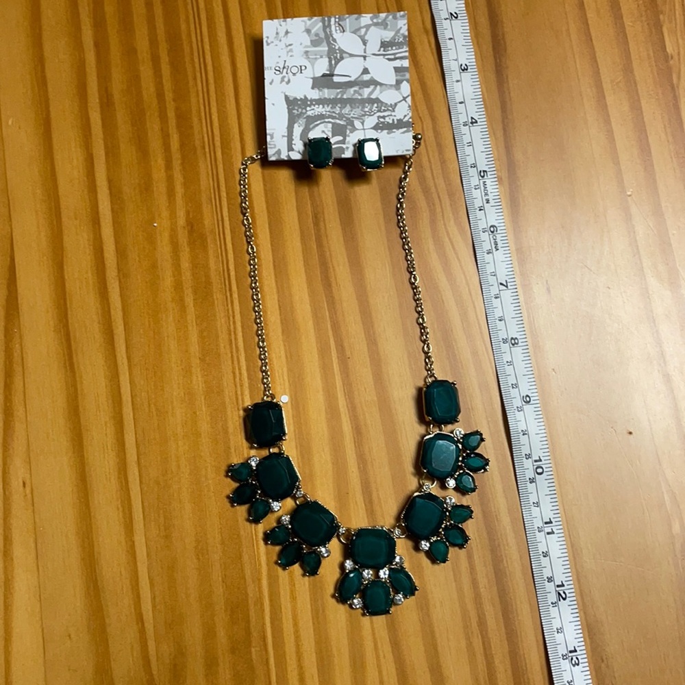 Earring and necklace set
